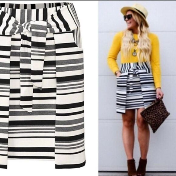 🔴 CAbi Small Grandstand Skirt #5185 Black White & Gray with Pockets - Picture 12 of 12